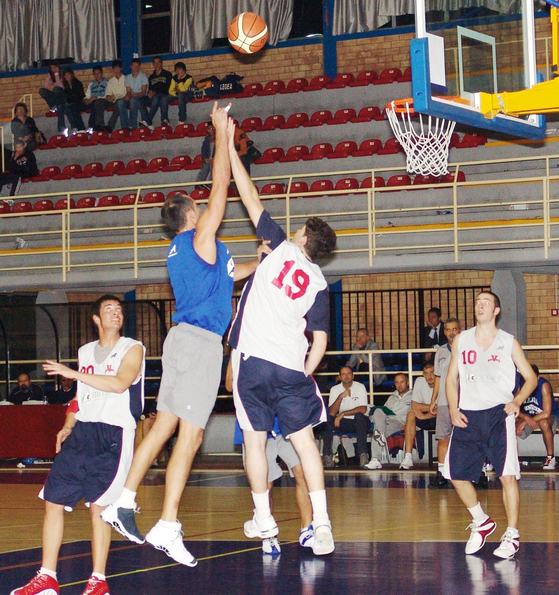 2005-10-19 B2 Amic Cuomo - Virtus Basket Aprilia 