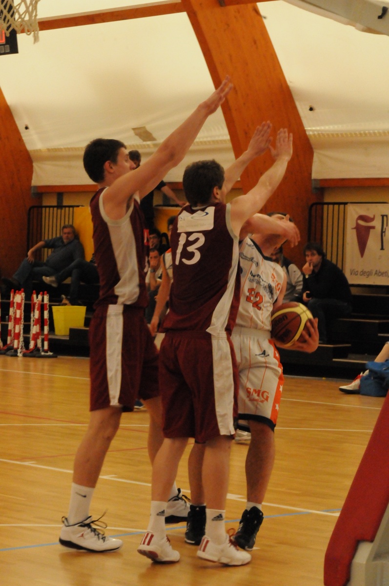 2012-05-01-U19E-SMG-ReyerVE-200