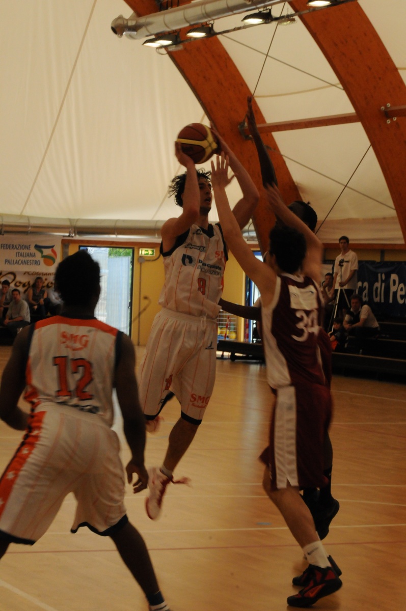 2012-05-01-U19E-SMG-ReyerVE-203